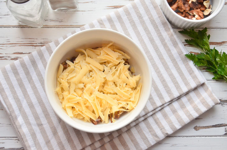 Baked eggplant with cheese and walnuts - an incomparable taste