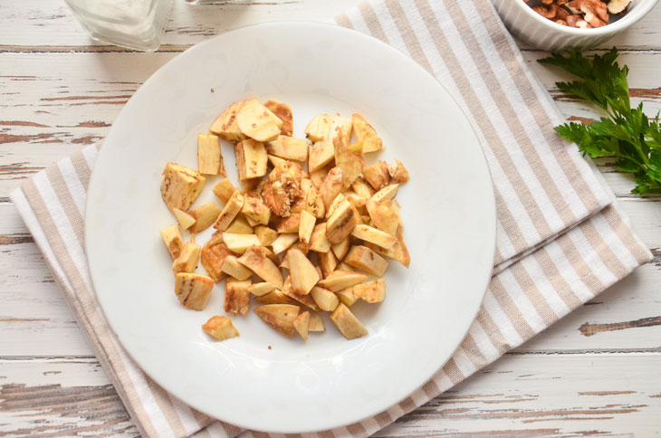 Baked eggplant with cheese and walnuts - an incomparable taste