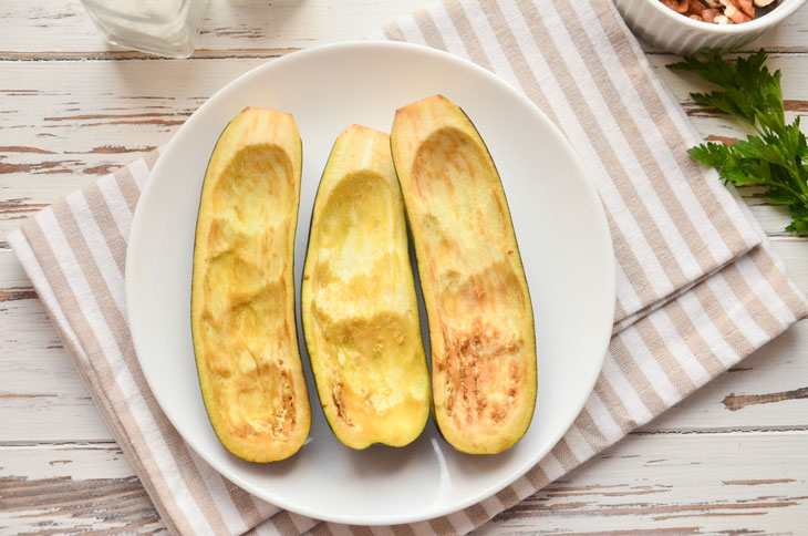 Baked eggplant with cheese and walnuts - an incomparable taste