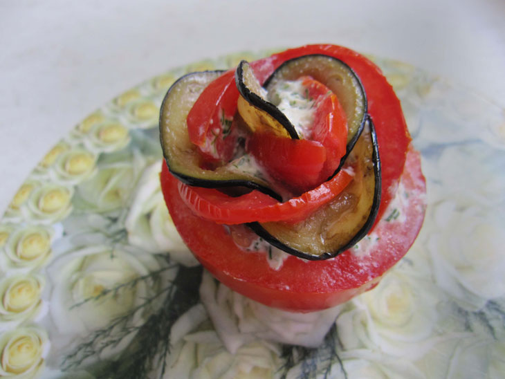 Beautiful appetizer of tomatoes with cottage cheese from a simple set of products