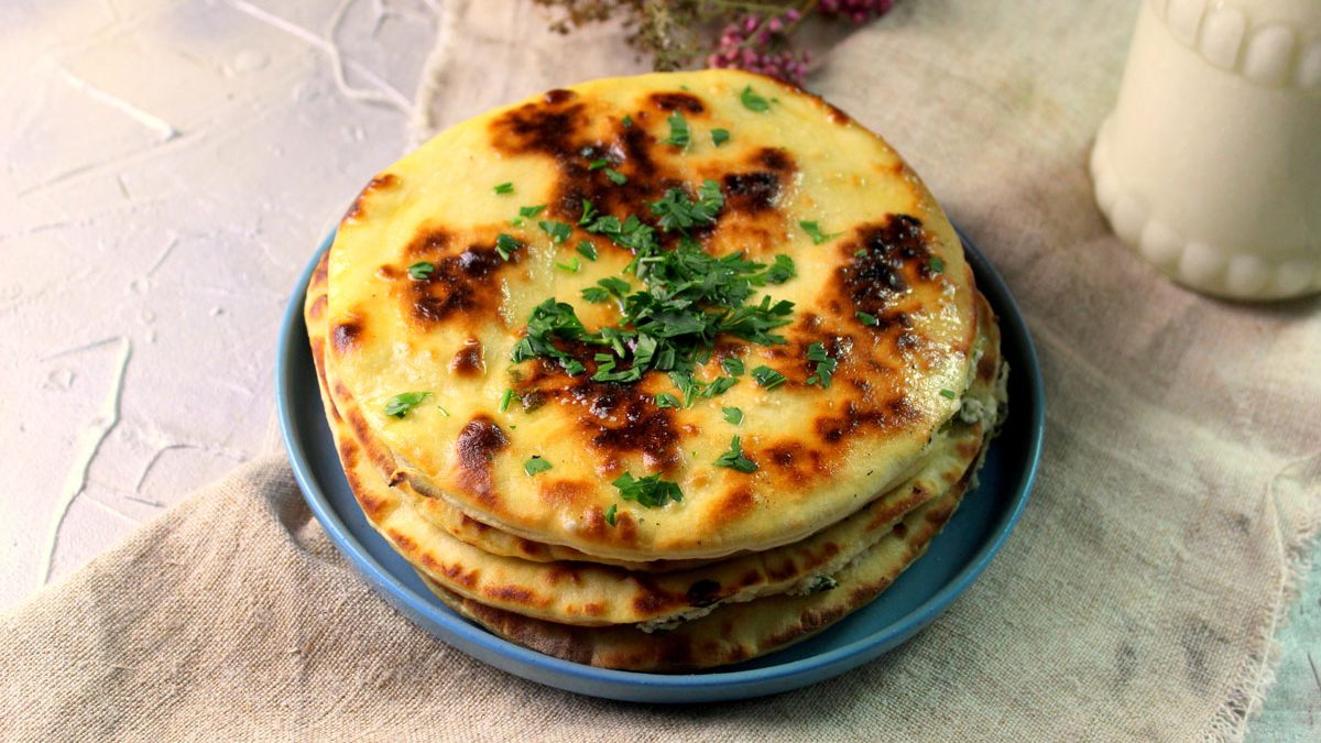 Cakes with cottage cheese and herbs in sour milk – fragrant and satisfying