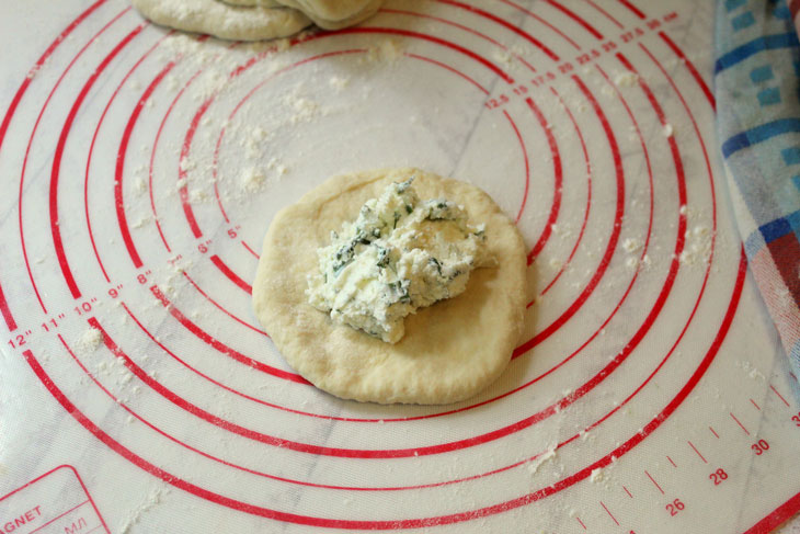 Cakes with cottage cheese and herbs in sour milk - fragrant and satisfying