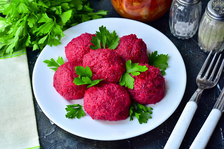 Beetroot balls with herring - original, festive and beautiful