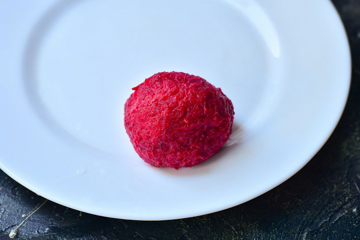 Beetroot balls with herring - original, festive and beautiful