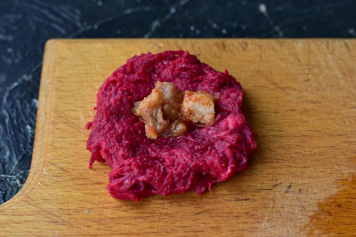 Beetroot balls with herring - original, festive and beautiful