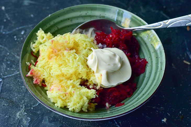 Beetroot balls with herring - original, festive and beautiful