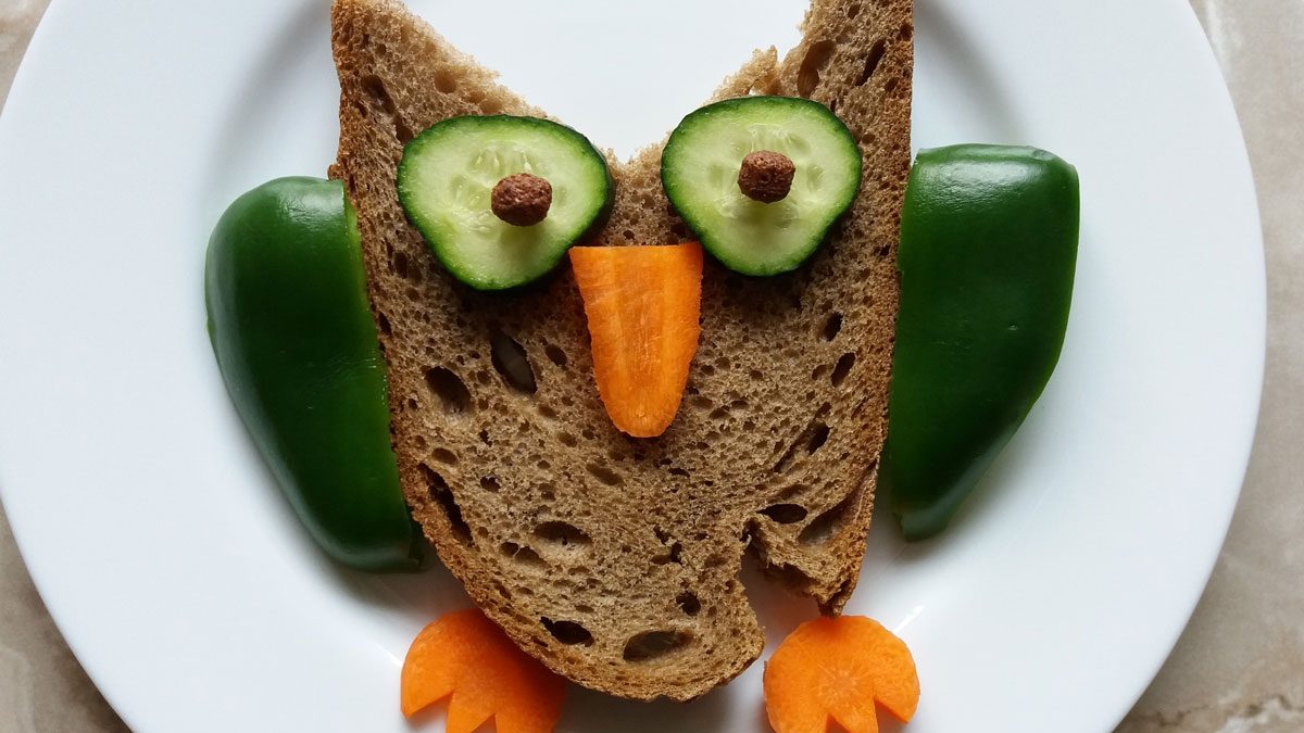 How to make an owl out of bread and vegetables – an interesting culinary craft in 10 minutes