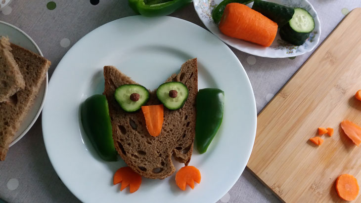 How to make an owl out of bread and vegetables - an interesting culinary craft in 10 minutes