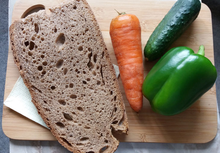 How to make an owl out of bread and vegetables - an interesting culinary craft in 10 minutes