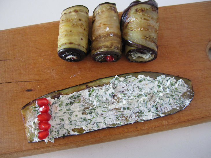 Eggplant rolls with cottage cheese - they turn out very tasty and unusual