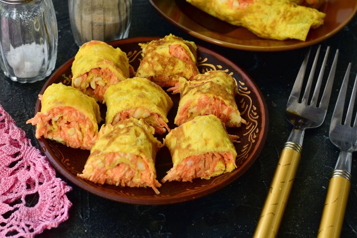 Omelette rolls with carrots and cheese - delicious and unusual