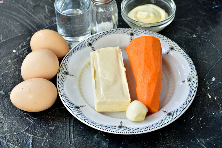 Omelette rolls with carrots and cheese - delicious and unusual