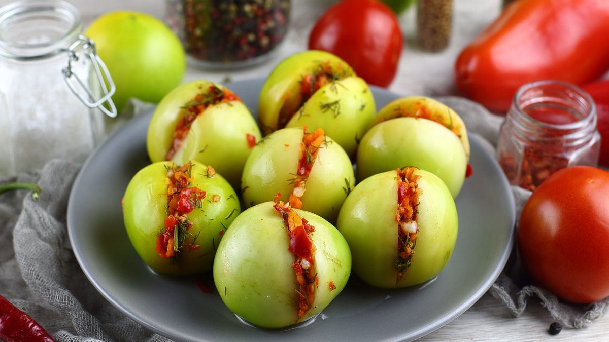 Pickled stuffed green tomatoes – a recipe for lovers of pickles
