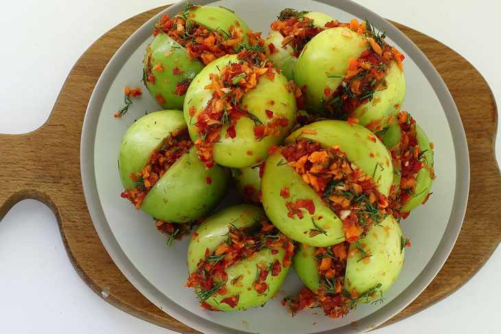 Pickled stuffed green tomatoes - a recipe for lovers of pickles