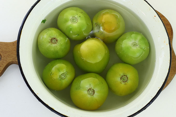 Pickled stuffed green tomatoes - a recipe for lovers of pickles