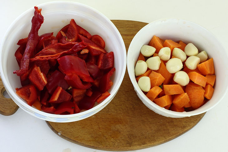 Pickled stuffed green tomatoes - a recipe for lovers of pickles