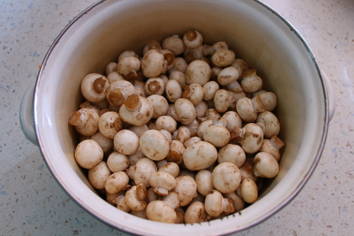 Pickled mushrooms with carrots in 10 minutes - you will no longer buy store-bought