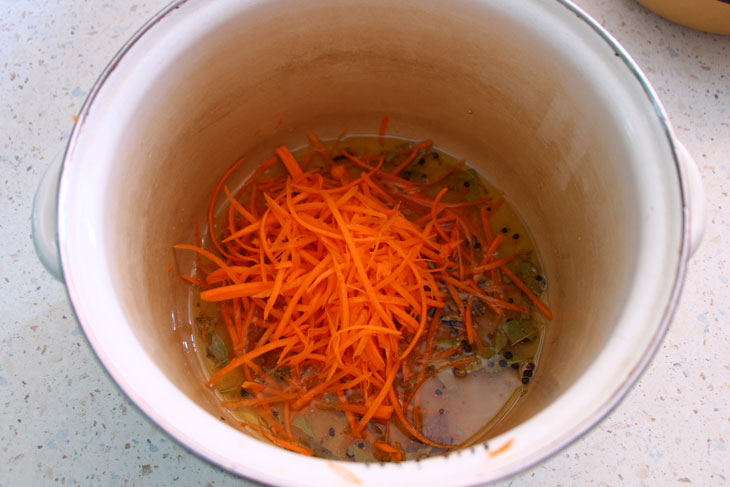 Pickled mushrooms with carrots in 10 minutes - you will no longer buy store-bought