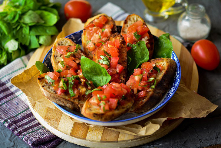 Bruschetta with tomatoes, garlic and basil - beautiful and tasty