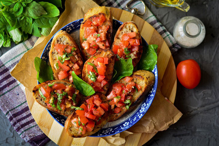 Bruschetta with tomatoes, garlic and basil - beautiful and tasty