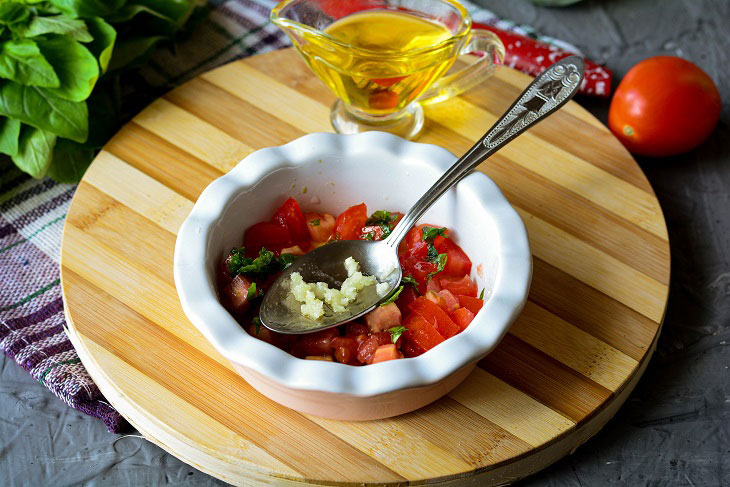 Bruschetta with tomatoes, garlic and basil - beautiful and tasty