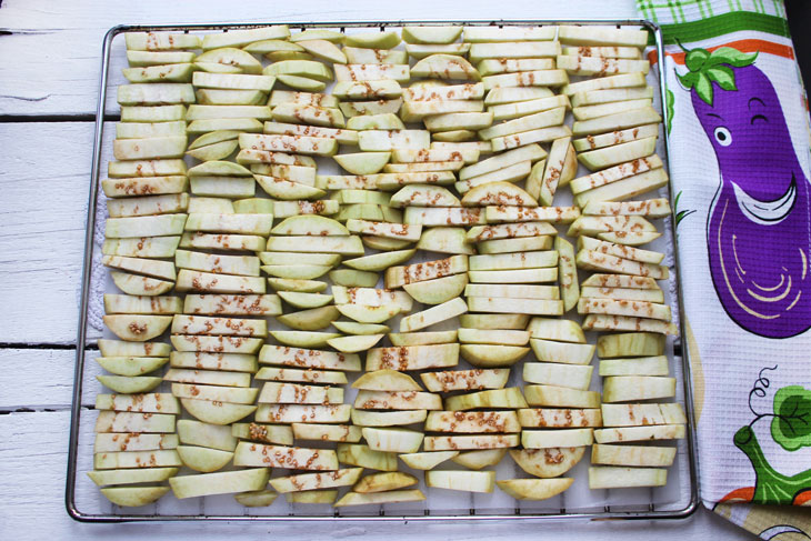 Dried eggplants are an easy and inexpensive way to save for the winter.