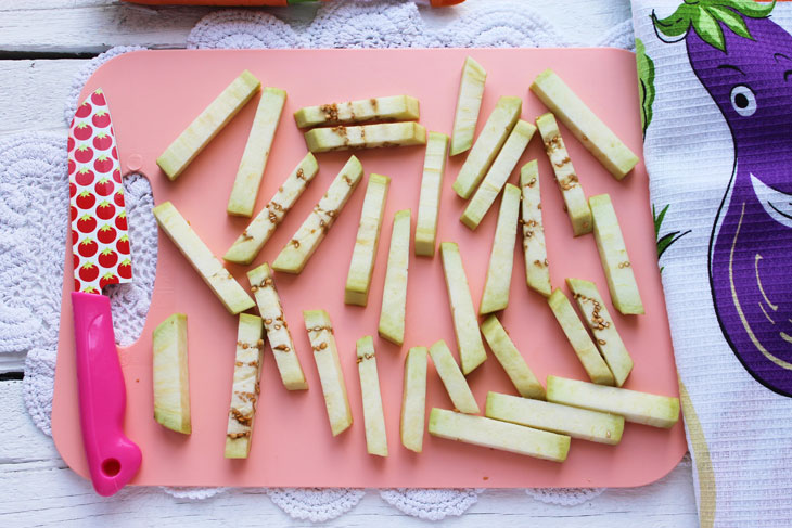 Dried eggplants are an easy and inexpensive way to save for the winter.