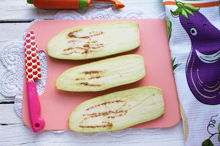 Dried eggplants are an easy and inexpensive way to save for the winter.