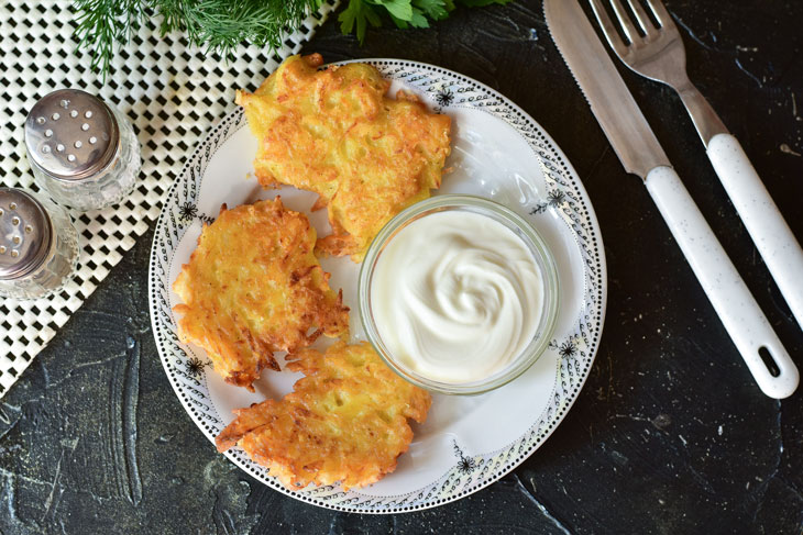 Potato pancakes with hard cheese - quick and easy to prepare