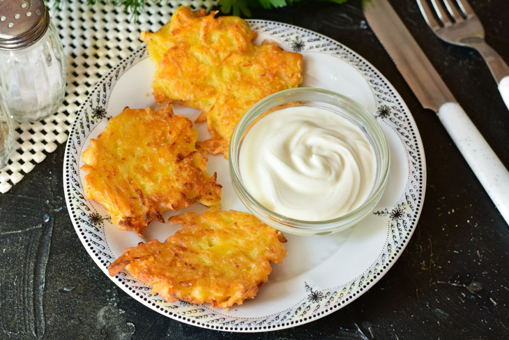 Potato pancakes with hard cheese - quick and easy to prepare