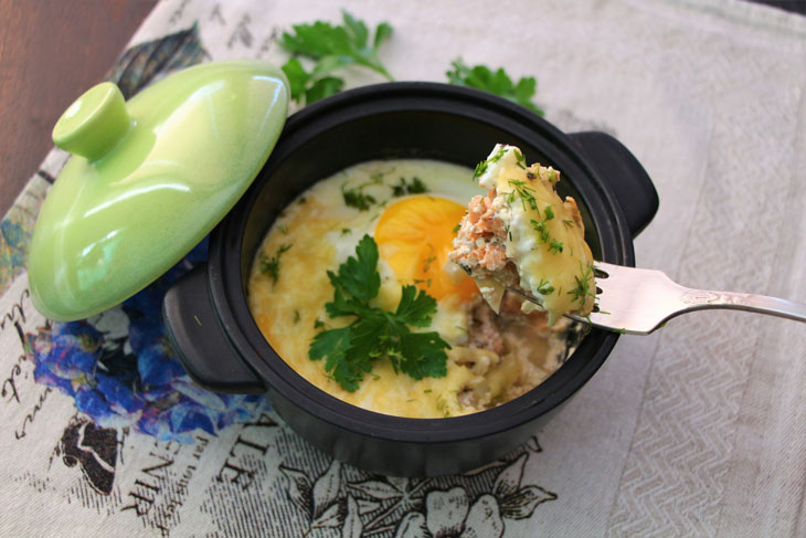 Pink salmon julienne with egg - an excellent recipe without frying