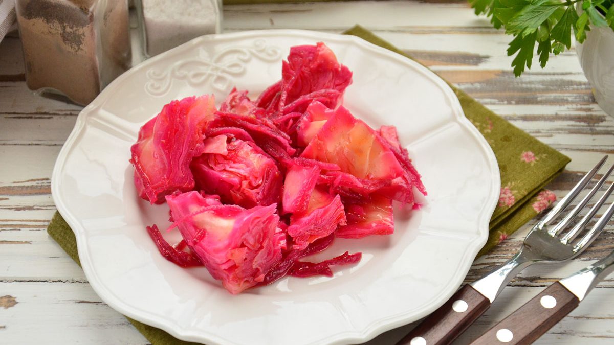 Korean cabbage with beets – a bright appetizer with a memorable taste