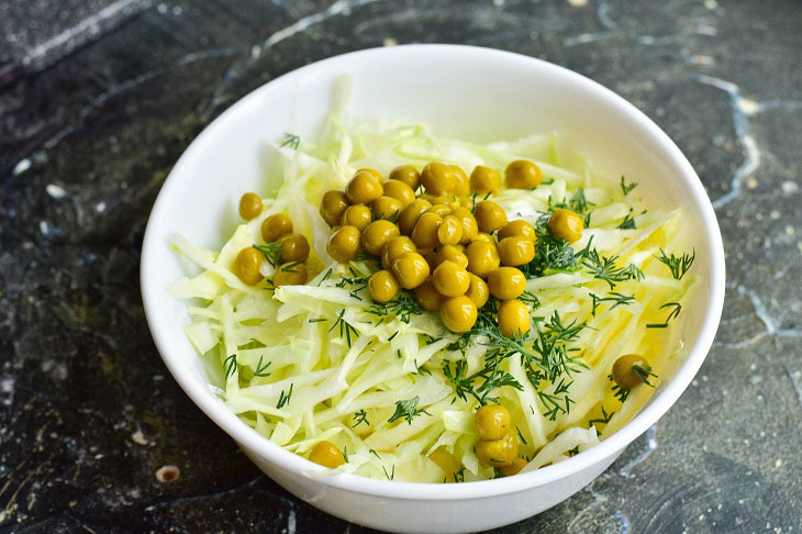 Salad "Gulistan" from young cabbage - a delicious spring recipe