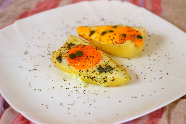 Fried eggs in pepper with Adyghe cheese - an unusual serving will cheer you up in the morning