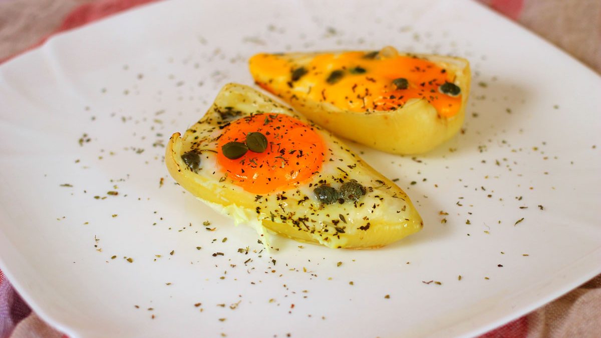 Fried eggs in pepper with Adyghe cheese – an unusual serving will cheer you up in the morning