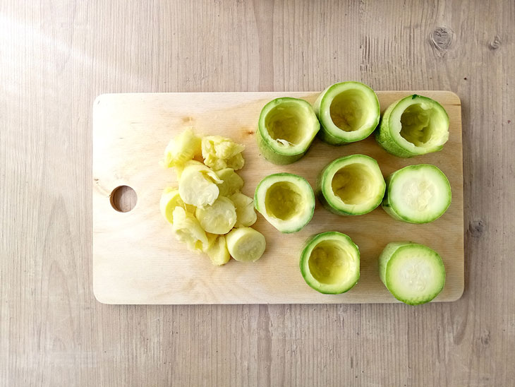 Zucchini barrels with cheese and herbs - a step by step recipe with a photo