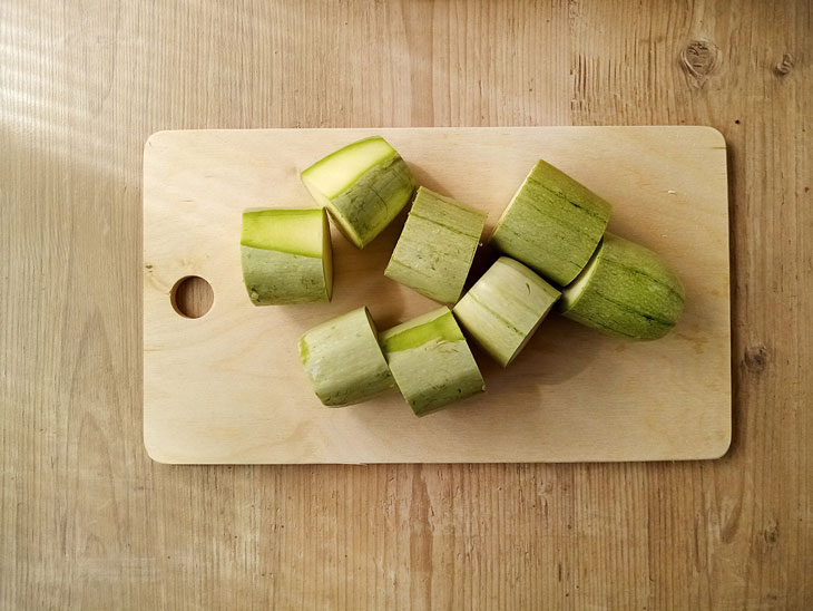 Zucchini barrels with cheese and herbs - a step by step recipe with a photo