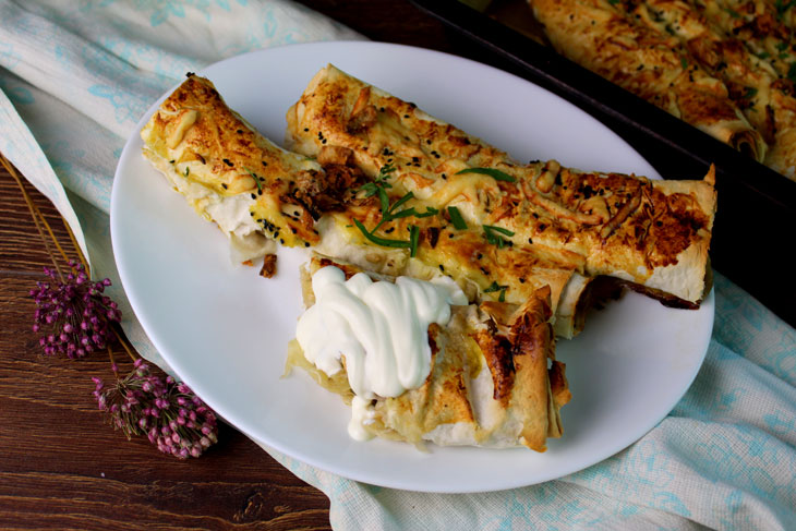 Baked pita bread with cabbage and zucchini - a wonderful summer snack