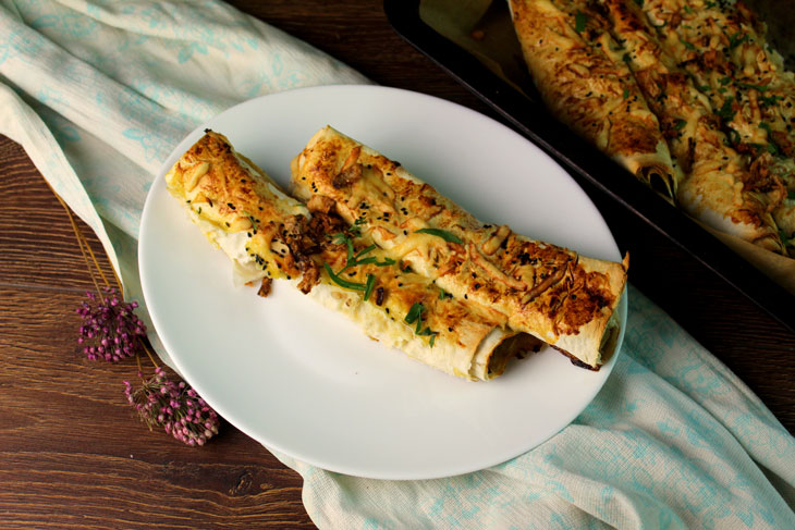 Baked pita bread with cabbage and zucchini - a wonderful summer snack