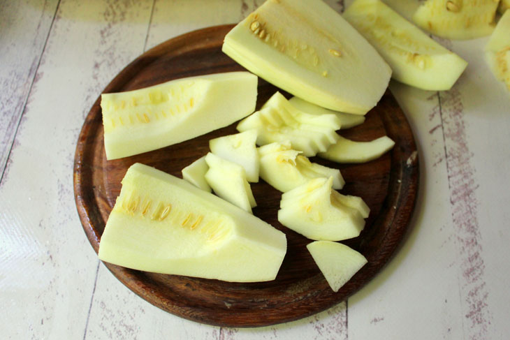 Baked pita bread with cabbage and zucchini - a wonderful summer snack