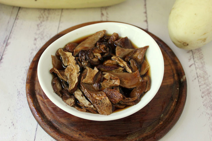 Baked pita bread with cabbage and zucchini - a wonderful summer snack