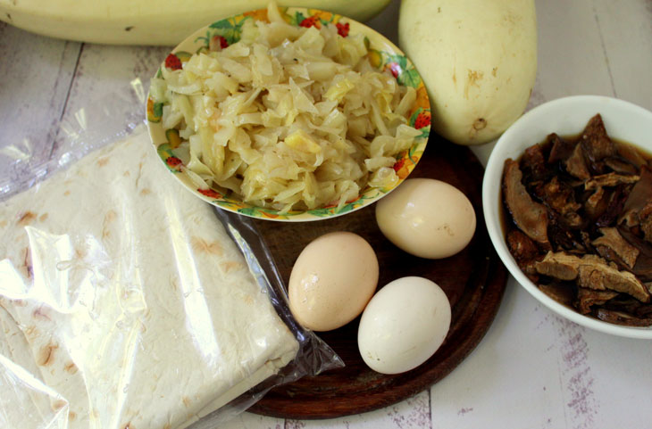 Baked pita bread with cabbage and zucchini - a wonderful summer snack