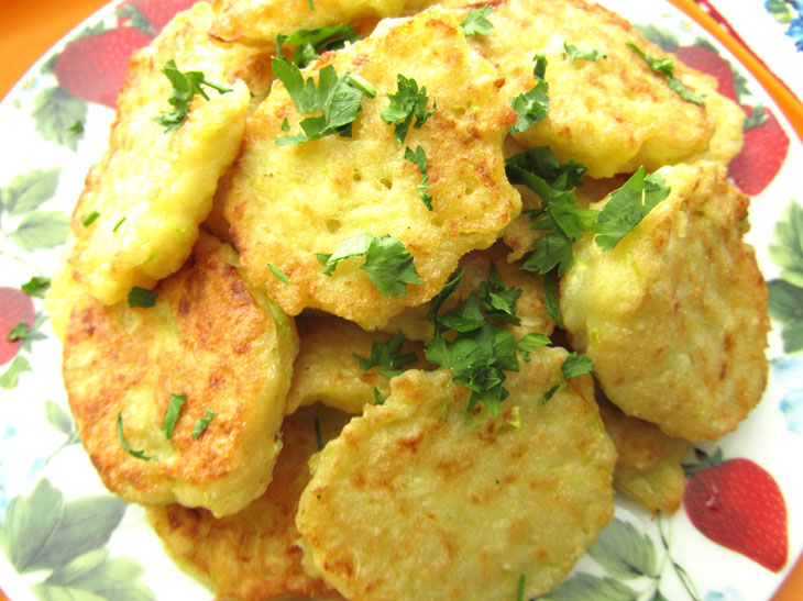 Zucchini pancakes "Super" with semolina and potatoes - a simple recipe from available products