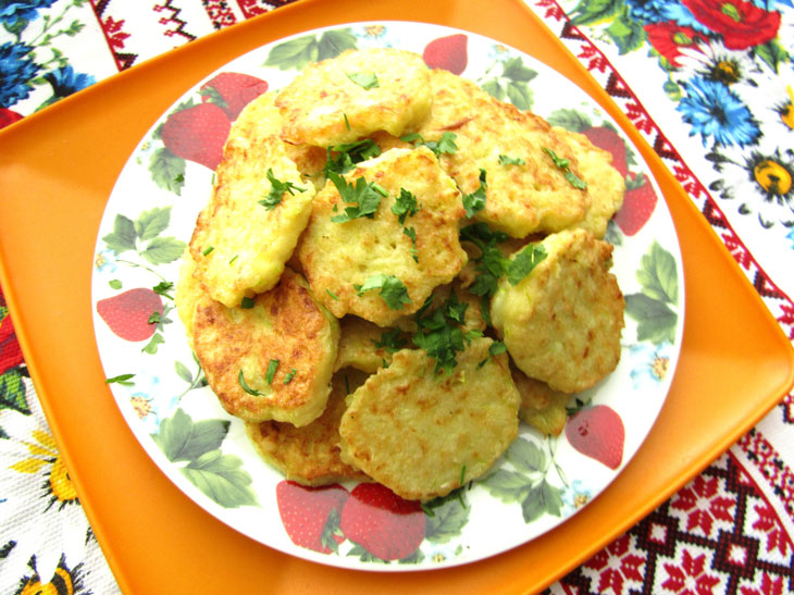 Zucchini pancakes "Super" with semolina and potatoes - a simple recipe from available products