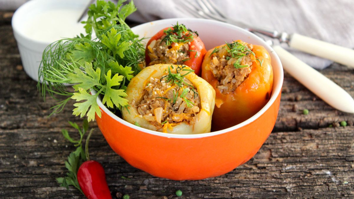 Stuffed peppers with rice and minced meat. It’s even tastier than cabbage rolls!
