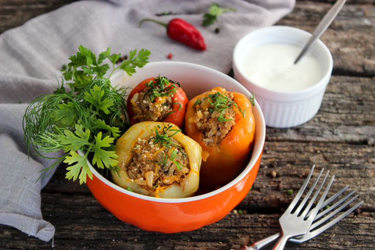 Stuffed peppers with rice and minced meat. It's even tastier than cabbage rolls!