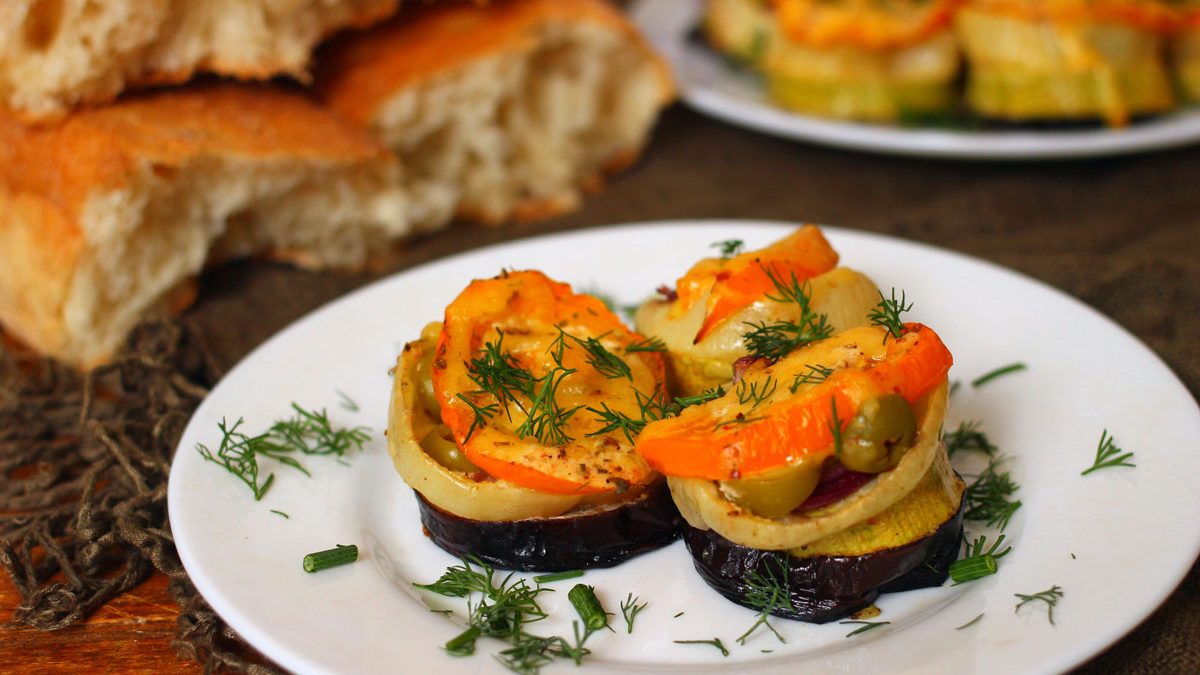 Vegetable turrets with cheese in the oven – an interesting summer recipe