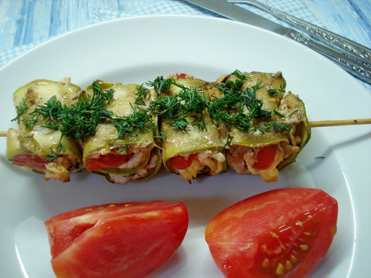 Zucchini rolls with meat - a delicious summer dish