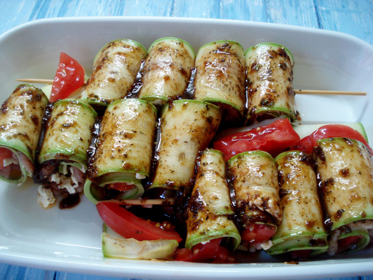 Zucchini rolls with meat - a delicious summer dish