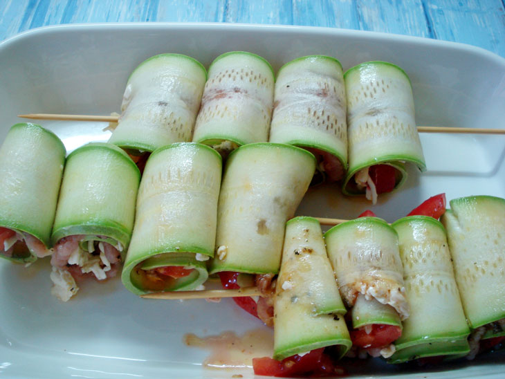 Zucchini rolls with meat - a delicious summer dish